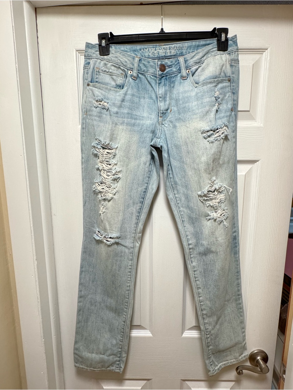 American Eagle Outfitters Women’s Light Wash Distressed Skinny Jeans